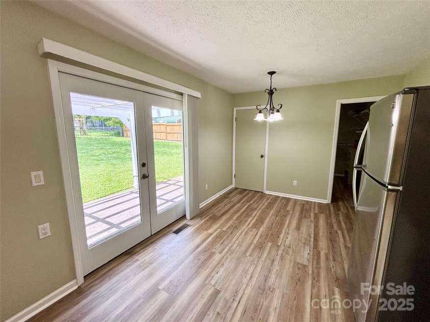 34 Broadleaf Drive, Hendersonville, NC 28739.  MLS# CAR4258322, YatesRealty ID 17031. 