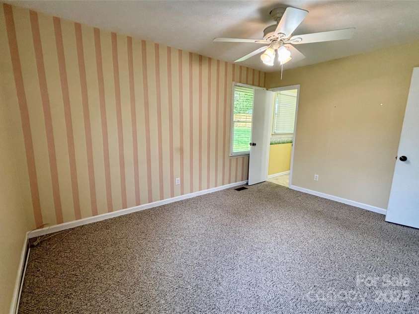 34 Broadleaf Drive, Hendersonville, NC 28739.  MLS# CAR4258322, YatesRealty ID 17031. 