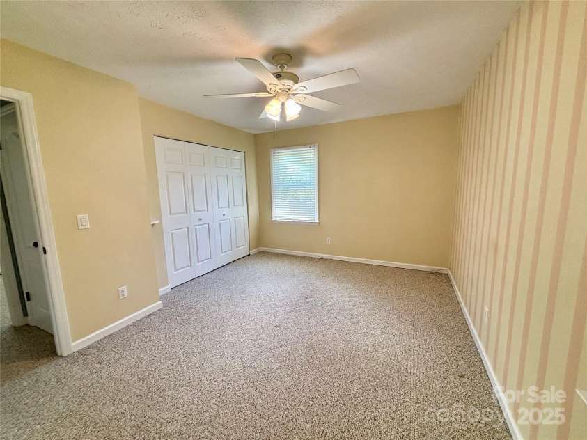 34 Broadleaf Drive, Hendersonville, NC 28739.  MLS# CAR4258322, YatesRealty ID 17031. 