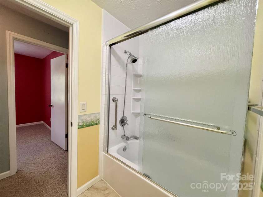 34 Broadleaf Drive, Hendersonville, NC 28739.  MLS# CAR4258322, YatesRealty ID 17031. 