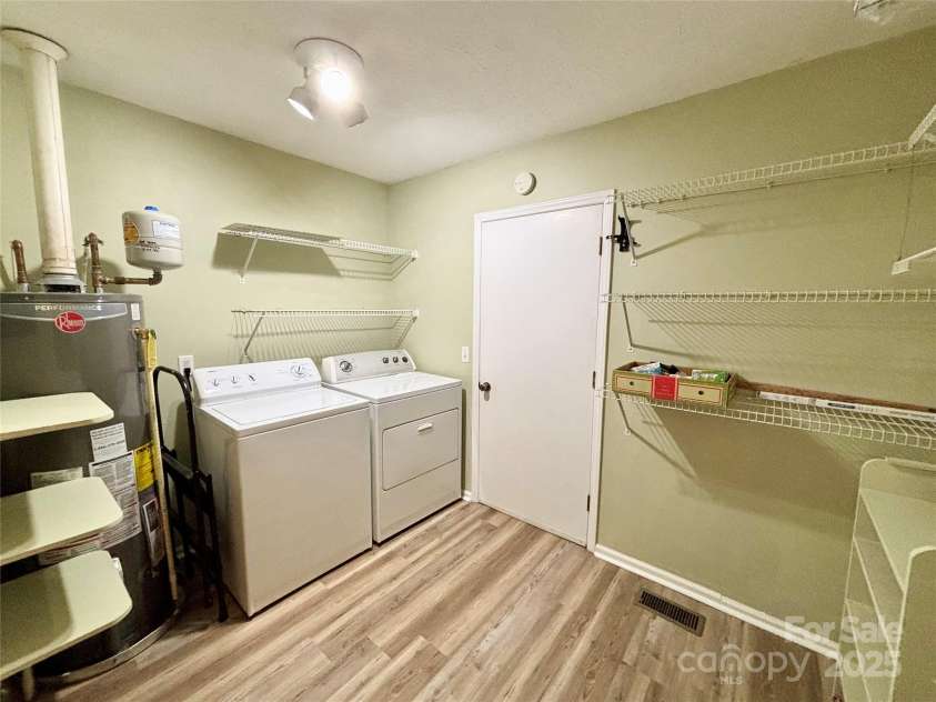 34 Broadleaf Drive, Hendersonville, NC 28739.  MLS# CAR4258322, YatesRealty ID 17031. 