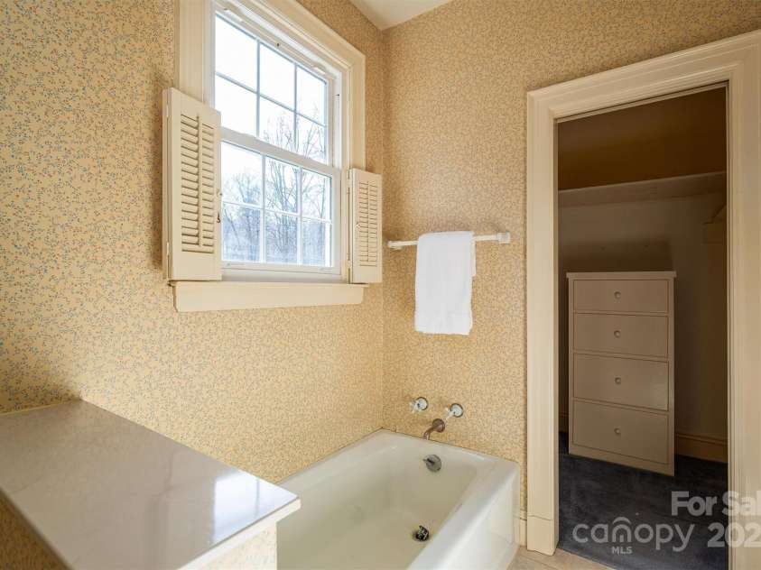 246 Jerry Crump Road, Lincolnton, NC 28092.  MLS# CAR4223452, YatesRealty ID 17033. 