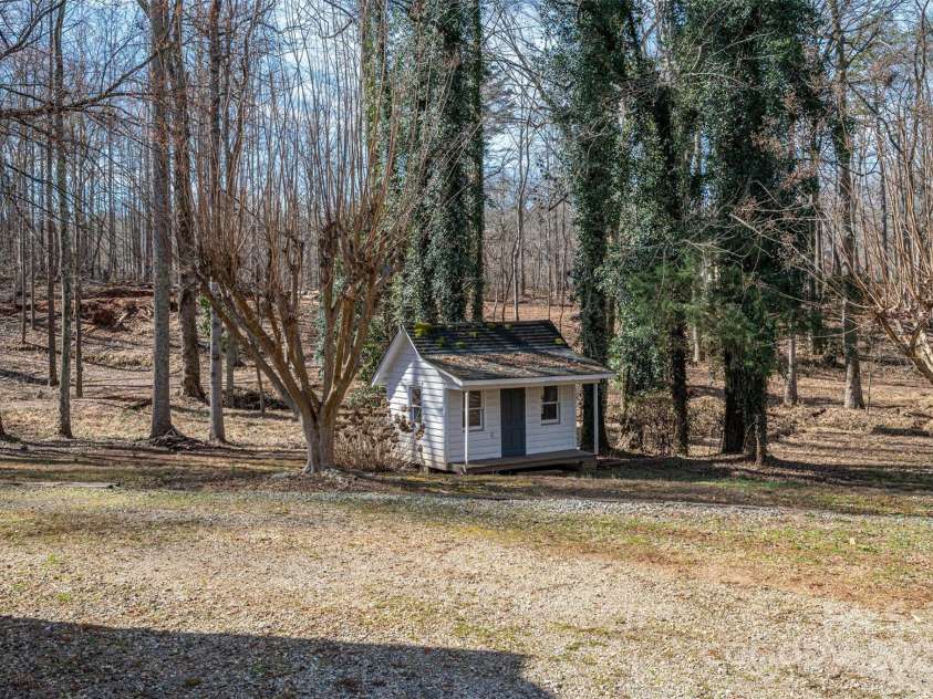 246 Jerry Crump Road, Lincolnton, NC 28092.  MLS# CAR4223452, YatesRealty ID 17033. 