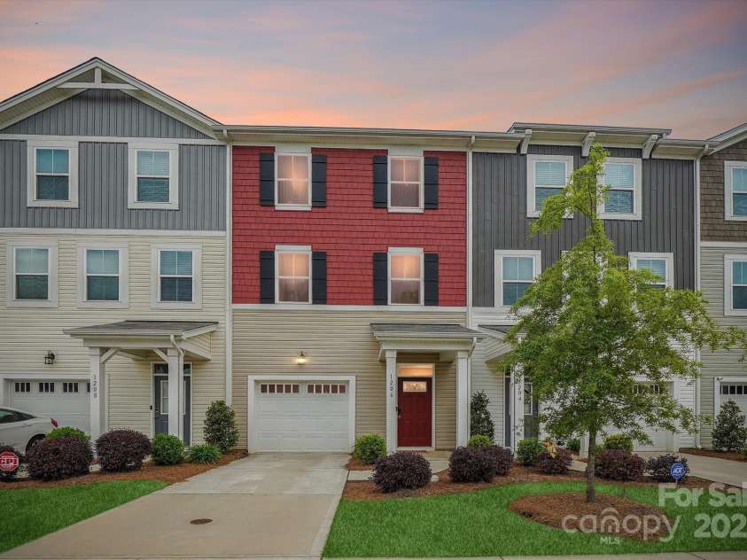 1206 Keydet Drive, Charlotte, NC 28216.  MLS# CAR4254316, YatesRealty ID 17035. 