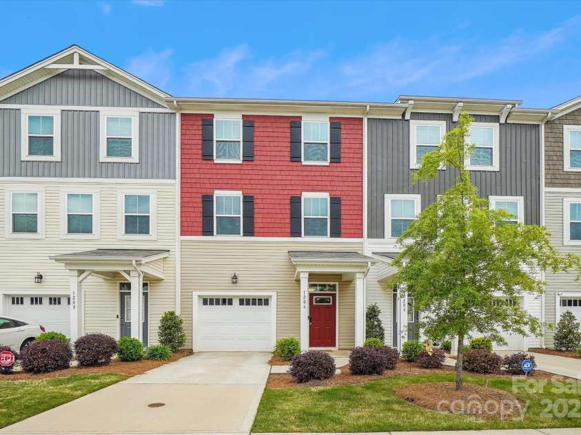 1206 Keydet Drive, Charlotte, NC 28216.  MLS# CAR4254316, YatesRealty ID 17035. 