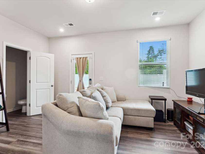 1206 Keydet Drive, Charlotte, NC 28216.  MLS# CAR4254316, YatesRealty ID 17035. 