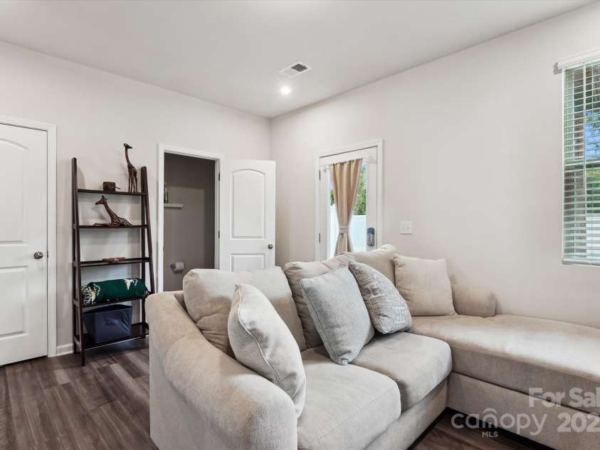 1206 Keydet Drive, Charlotte, NC 28216.  MLS# CAR4254316, YatesRealty ID 17035. 