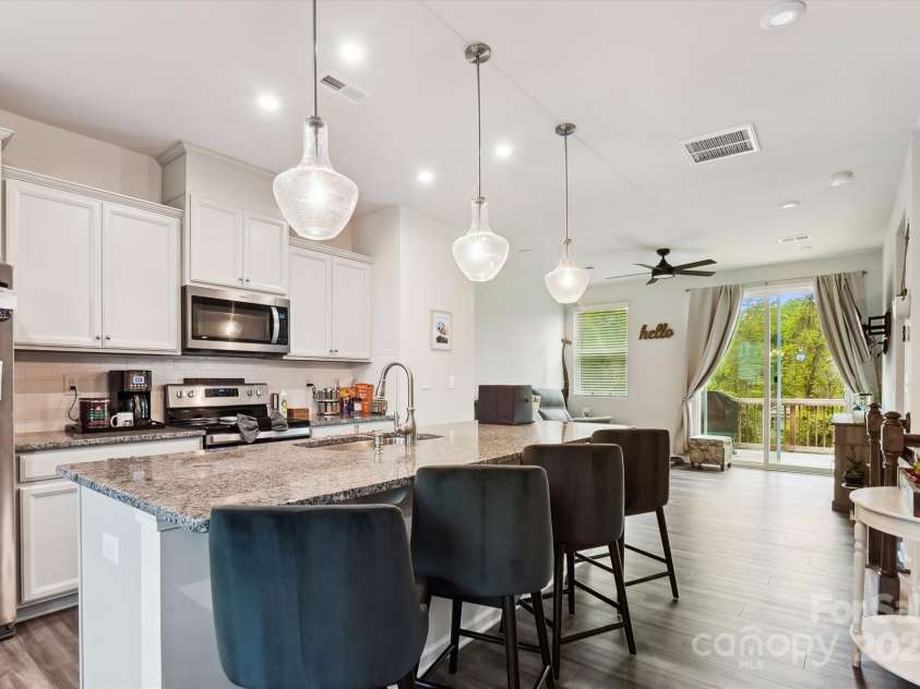 1206 Keydet Drive, Charlotte, NC 28216.  MLS# CAR4254316, YatesRealty ID 17035. 
