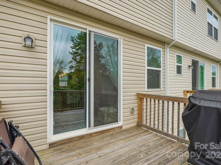 1206 Keydet Drive, Charlotte, NC 28216.  MLS# CAR4254316, YatesRealty ID 17035. 