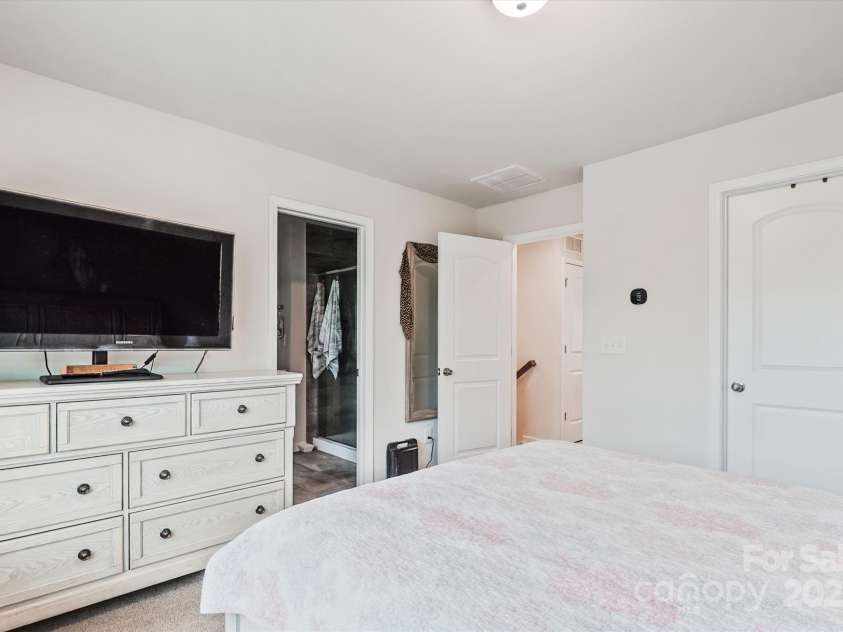 1206 Keydet Drive, Charlotte, NC 28216.  MLS# CAR4254316, YatesRealty ID 17035. 