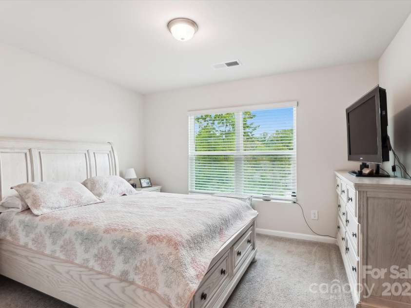 1206 Keydet Drive, Charlotte, NC 28216.  MLS# CAR4254316, YatesRealty ID 17035. 