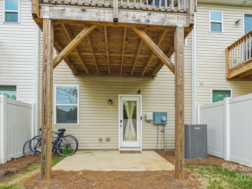 1206 Keydet Drive, Charlotte, NC 28216.  MLS# CAR4254316, YatesRealty ID 17035. 