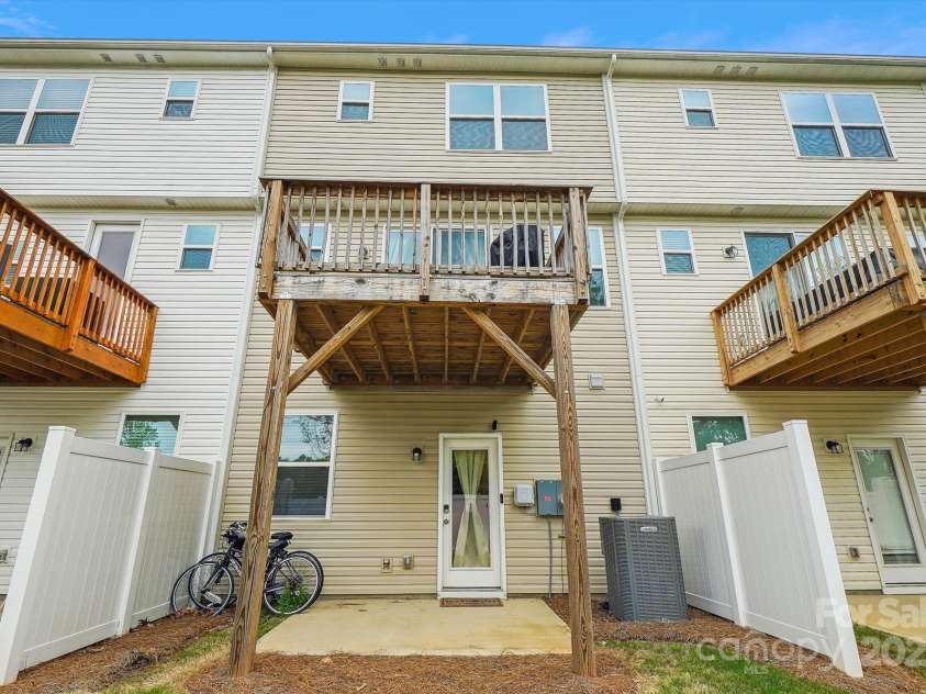 1206 Keydet Drive, Charlotte, NC 28216.  MLS# CAR4254316, YatesRealty ID 17035. 