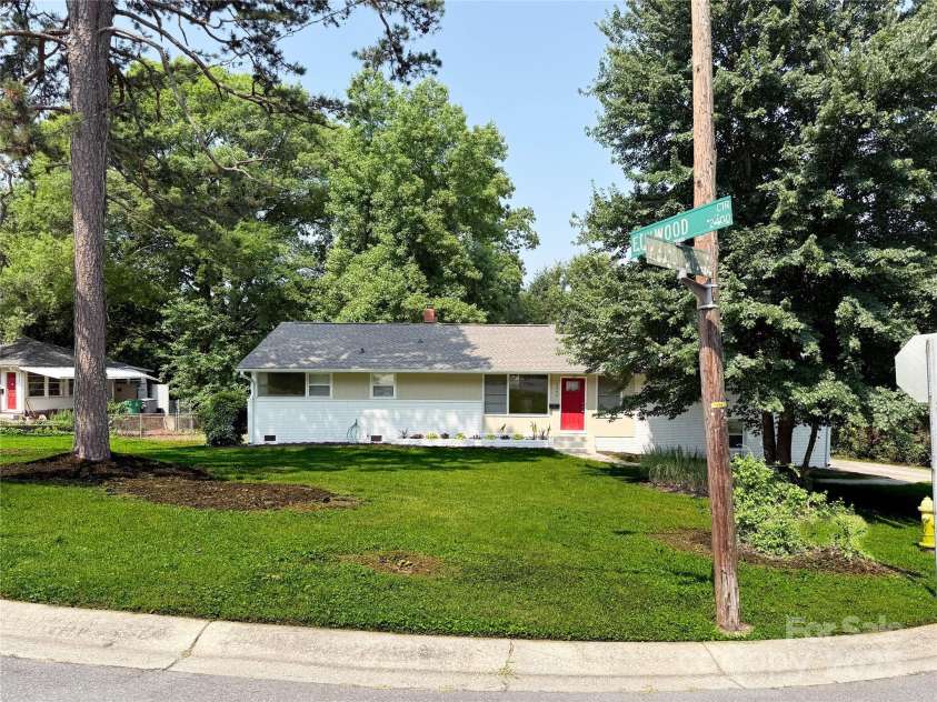 2469 Elkwood Circle, Charlotte, NC 28205.  MLS# CAR4258085, YatesRealty ID 17037. 