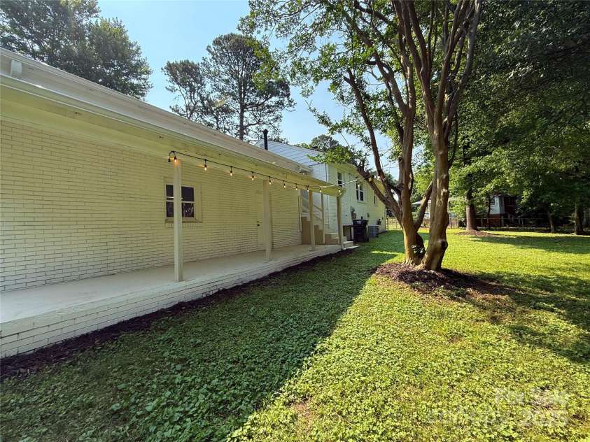 2469 Elkwood Circle, Charlotte, NC 28205.  MLS# CAR4258085, YatesRealty ID 17037. 