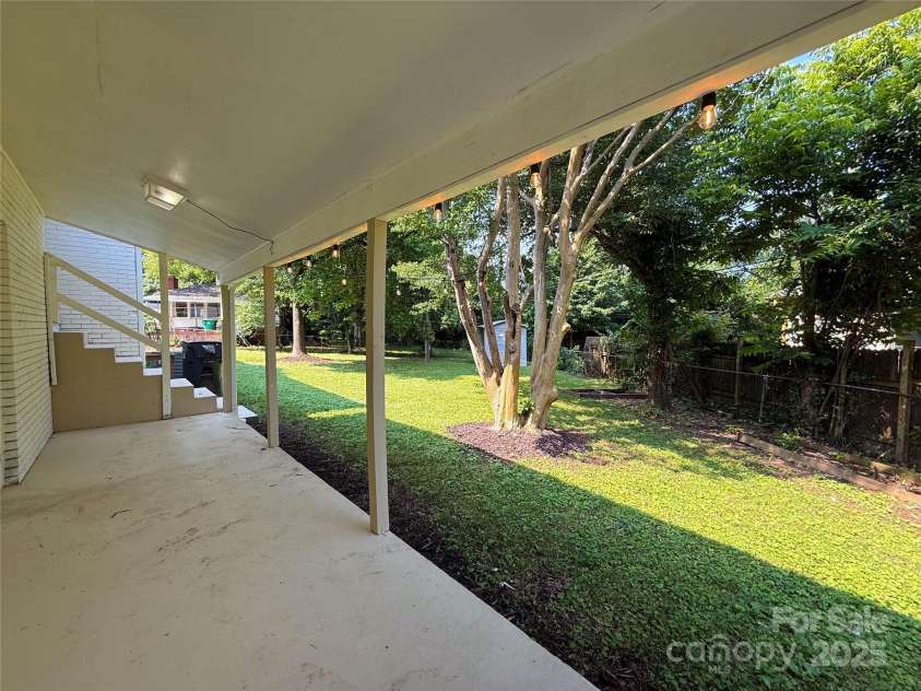 2469 Elkwood Circle, Charlotte, NC 28205.  MLS# CAR4258085, YatesRealty ID 17037. 
