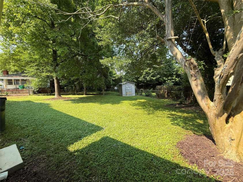 2469 Elkwood Circle, Charlotte, NC 28205.  MLS# CAR4258085, YatesRealty ID 17037. 