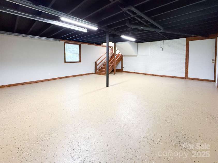 2469 Elkwood Circle, Charlotte, NC 28205.  MLS# CAR4258085, YatesRealty ID 17037. 