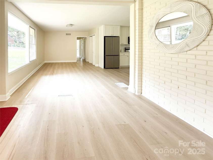 2469 Elkwood Circle, Charlotte, NC 28205.  MLS# CAR4258085, YatesRealty ID 17037. 