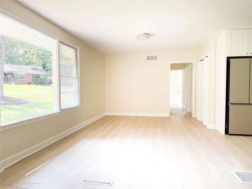 2469 Elkwood Circle, Charlotte, NC 28205.  MLS# CAR4258085, YatesRealty ID 17037. 
