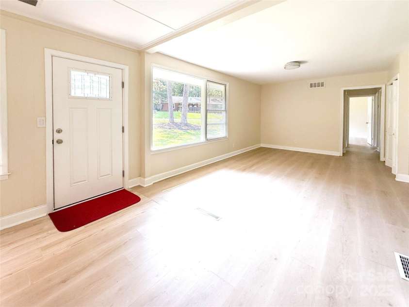2469 Elkwood Circle, Charlotte, NC 28205.  MLS# CAR4258085, YatesRealty ID 17037. 