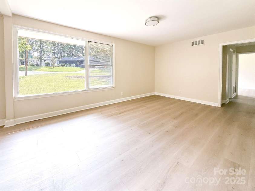 2469 Elkwood Circle, Charlotte, NC 28205.  MLS# CAR4258085, YatesRealty ID 17037. 