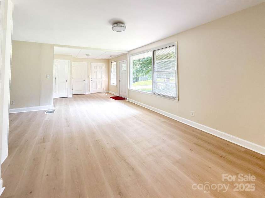 2469 Elkwood Circle, Charlotte, NC 28205.  MLS# CAR4258085, YatesRealty ID 17037. 