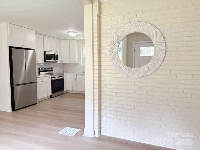 2469 Elkwood Circle, Charlotte, NC 28205.  MLS# CAR4258085, YatesRealty ID 17037. 
