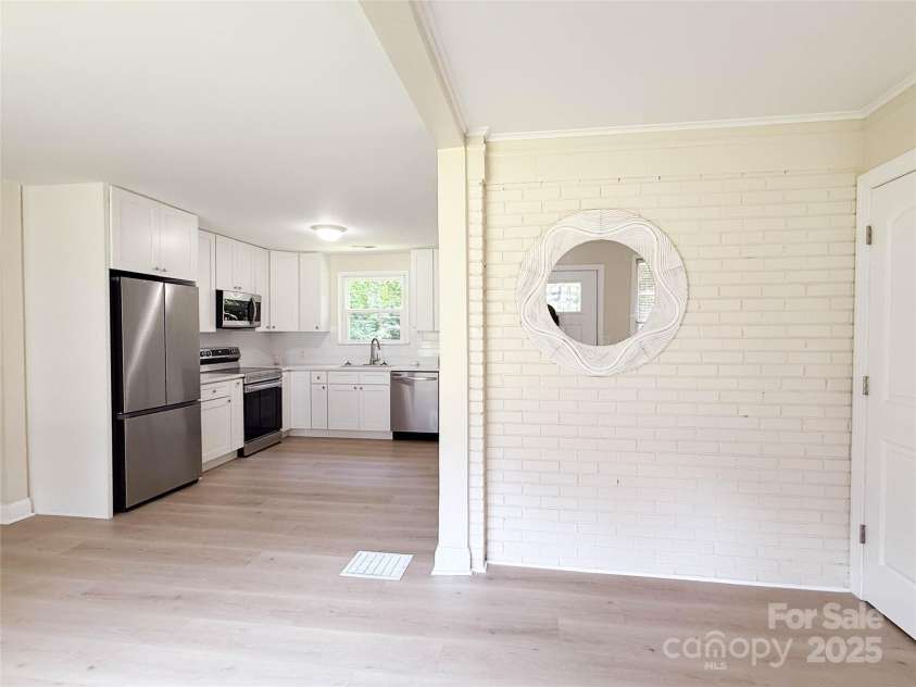 2469 Elkwood Circle, Charlotte, NC 28205.  MLS# CAR4258085, YatesRealty ID 17037. 