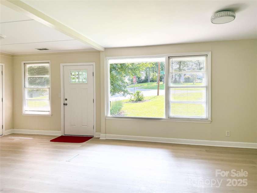 2469 Elkwood Circle, Charlotte, NC 28205.  MLS# CAR4258085, YatesRealty ID 17037. 
