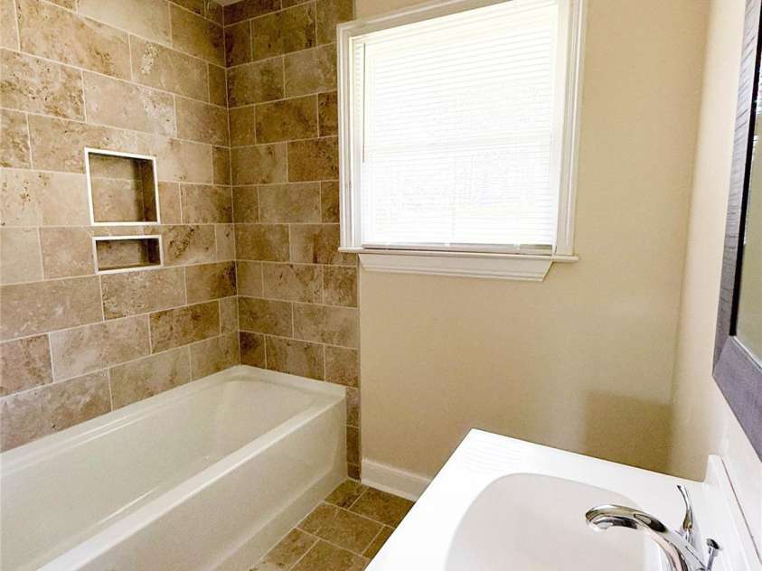 2469 Elkwood Circle, Charlotte, NC 28205.  MLS# CAR4258085, YatesRealty ID 17037. 