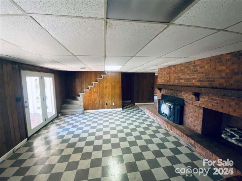 2405 Forrestbrook Drive, Kannapolis, NC 28083.  MLS# CAR4266411, YatesRealty ID 17040. 