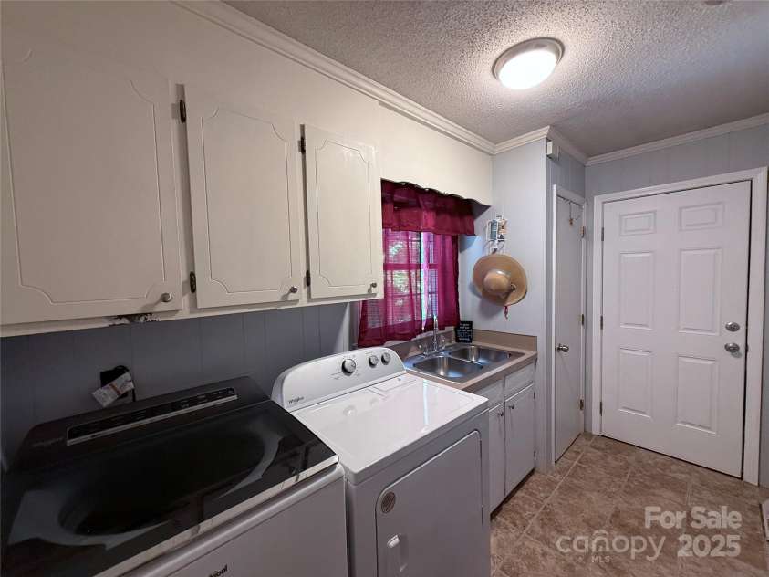 2405 Forrestbrook Drive, Kannapolis, NC 28083.  MLS# CAR4266411, YatesRealty ID 17040. 