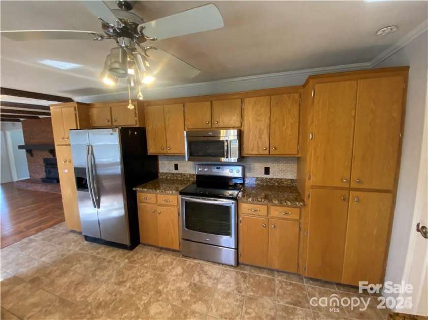 2405 Forrestbrook Drive, Kannapolis, NC 28083.  MLS# CAR4266411, YatesRealty ID 17040. 