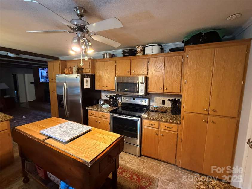 2405 Forrestbrook Drive, Kannapolis, NC 28083.  MLS# CAR4266411, YatesRealty ID 17040. 