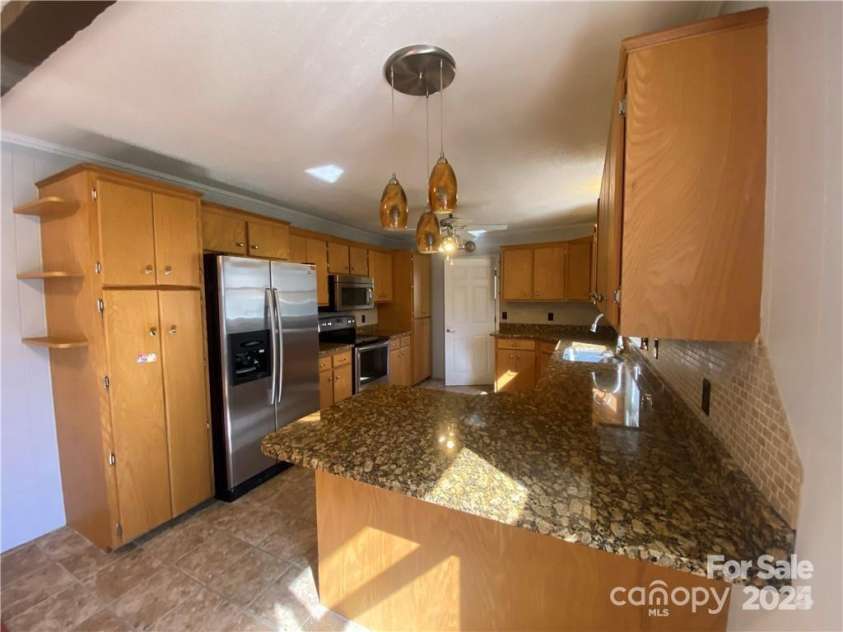 2405 Forrestbrook Drive, Kannapolis, NC 28083.  MLS# CAR4266411, YatesRealty ID 17040. 