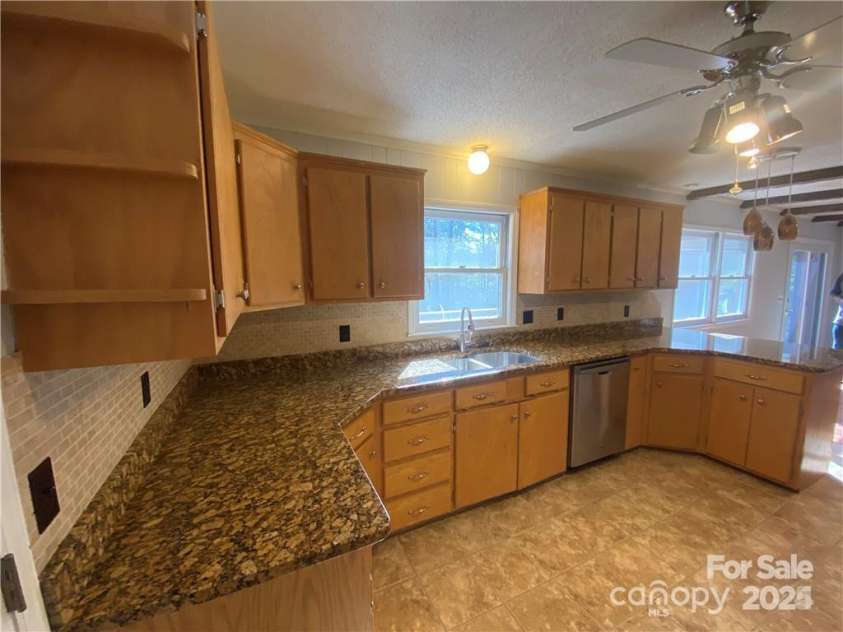 2405 Forrestbrook Drive, Kannapolis, NC 28083.  MLS# CAR4266411, YatesRealty ID 17040. 