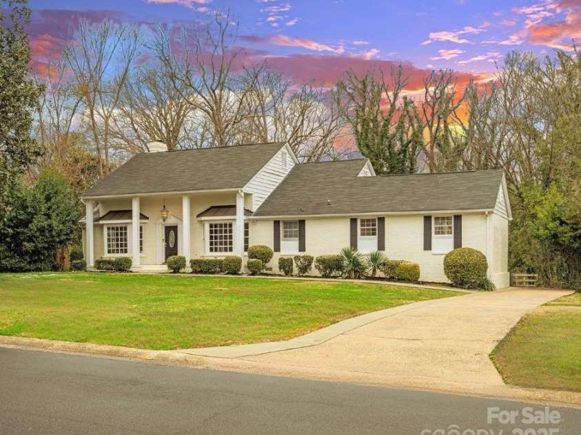 122 Lansdowne Road, Charlotte, NC 28270.  MLS# CAR4220495, YatesRealty ID 17041. 