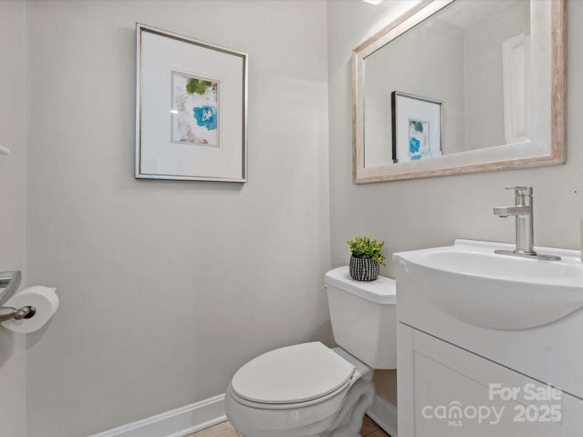 122 Lansdowne Road, Charlotte, NC 28270.  MLS# CAR4220495, YatesRealty ID 17041. 