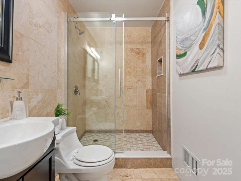 122 Lansdowne Road, Charlotte, NC 28270.  MLS# CAR4220495, YatesRealty ID 17041. 