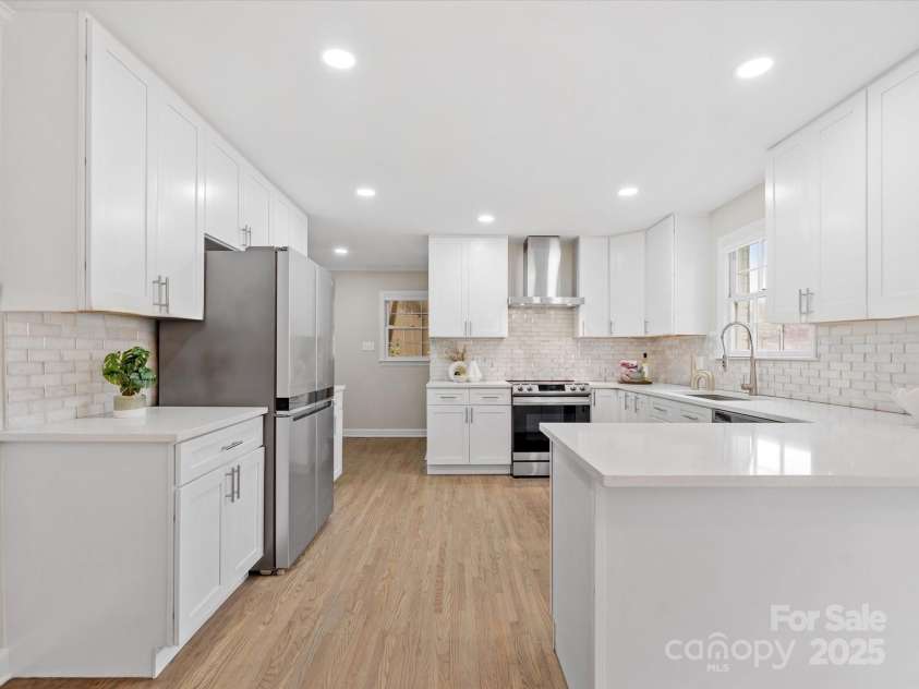 122 Lansdowne Road, Charlotte, NC 28270.  MLS# CAR4220495, YatesRealty ID 17041. 