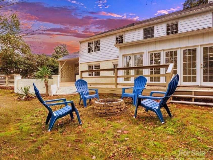 122 Lansdowne Road, Charlotte, NC 28270.  MLS# CAR4220495, YatesRealty ID 17041. 