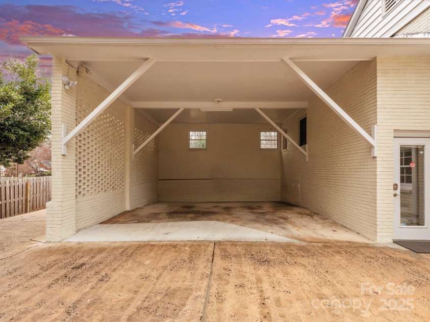 122 Lansdowne Road, Charlotte, NC 28270.  MLS# CAR4220495, YatesRealty ID 17041. 