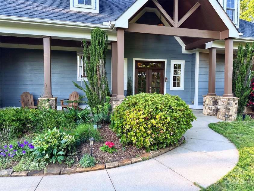 68 Stone Cottage Lane, Landrum, SC 29356.  MLS# CAR4251994, YatesRealty ID 17042. 