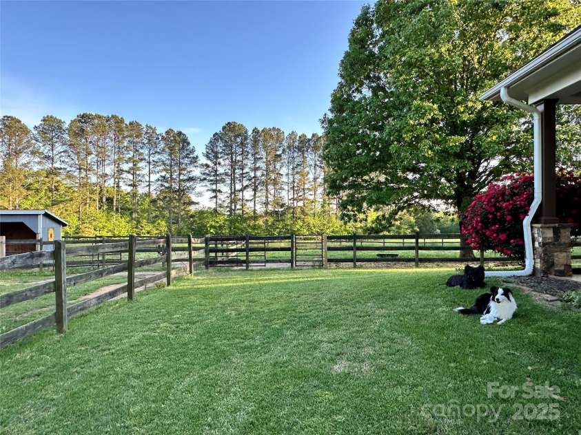 68 Stone Cottage Lane, Landrum, SC 29356.  MLS# CAR4251994, YatesRealty ID 17042. 