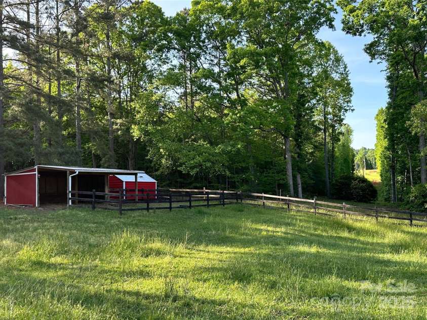 68 Stone Cottage Lane, Landrum, SC 29356.  MLS# CAR4251994, YatesRealty ID 17042. 