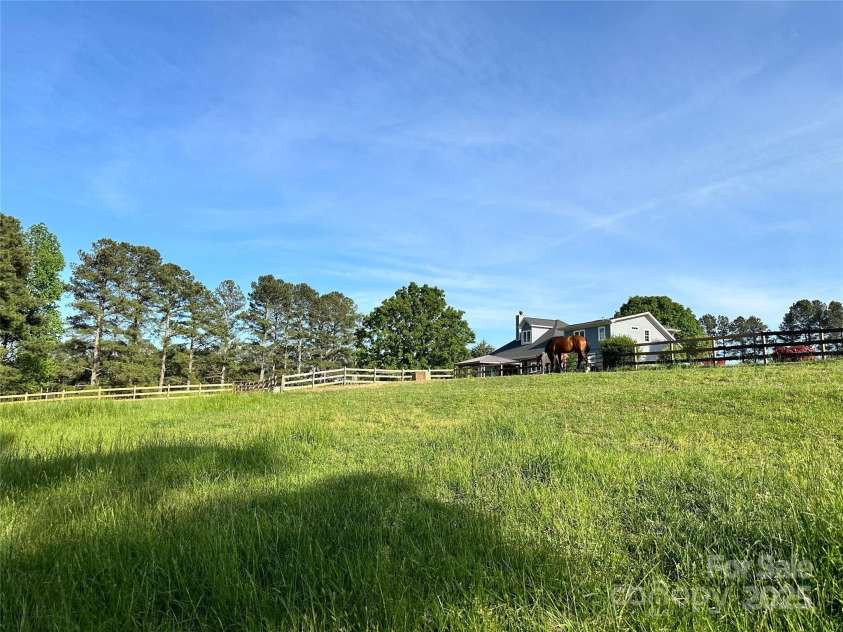 68 Stone Cottage Lane, Landrum, SC 29356.  MLS# CAR4251994, YatesRealty ID 17042. 