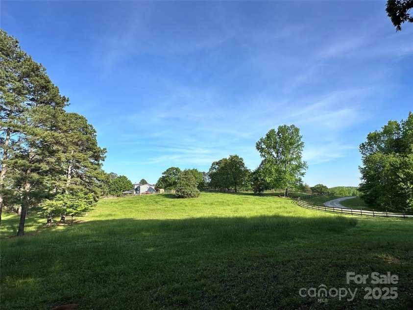 68 Stone Cottage Lane, Landrum, SC 29356.  MLS# CAR4251994, YatesRealty ID 17042. 