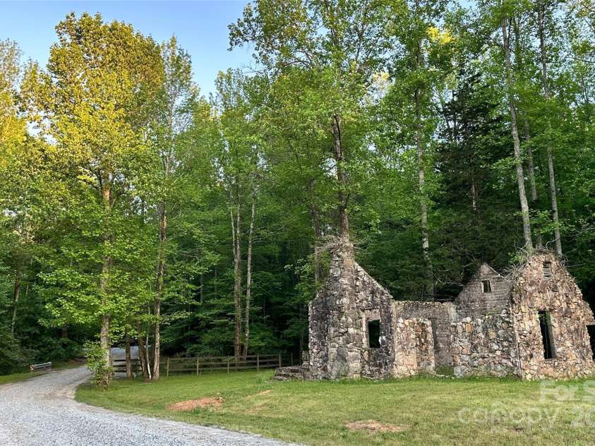 68 Stone Cottage Lane, Landrum, SC 29356.  MLS# CAR4251994, YatesRealty ID 17042. 