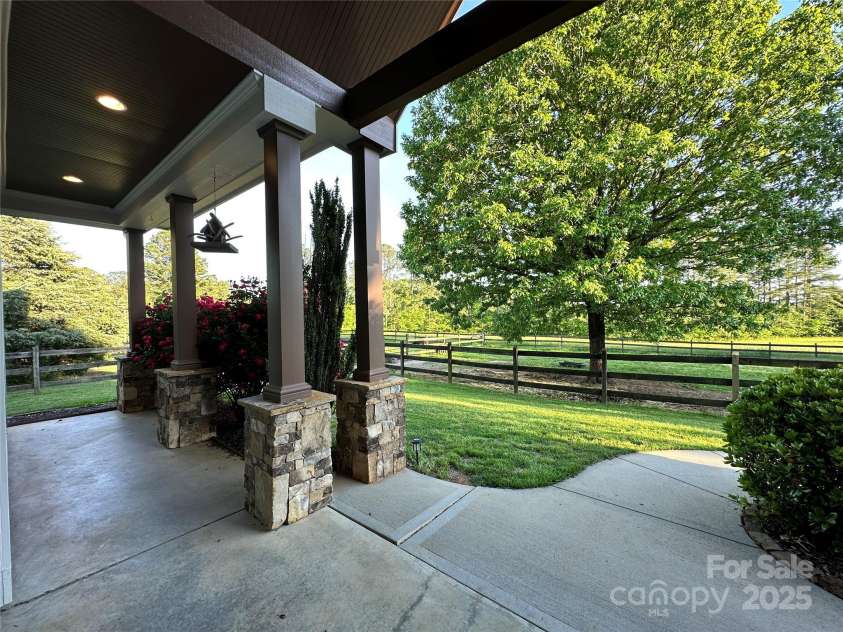 68 Stone Cottage Lane, Landrum, SC 29356.  MLS# CAR4251994, YatesRealty ID 17042. 